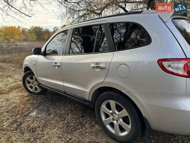 Серый Хендай Санта Фе, объемом двигателя 2.2 л и пробегом 232 тыс. км за 10500 $, фото 10 на Automoto.ua