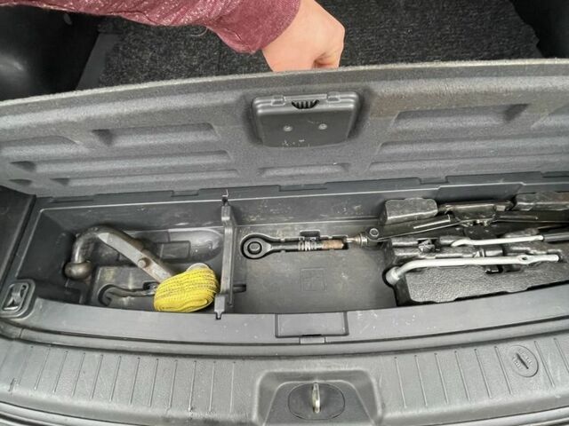 Серый Хендай Санта Фе, объемом двигателя 2.2 л и пробегом 268 тыс. км за 9000 $, фото 18 на Automoto.ua