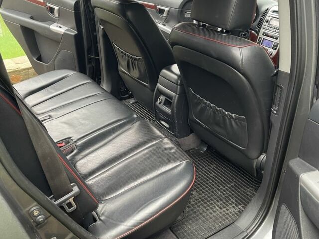 Серый Хендай Санта Фе, объемом двигателя 2.2 л и пробегом 268 тыс. км за 9000 $, фото 14 на Automoto.ua