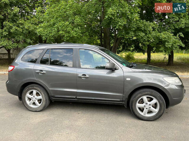 Серый Хендай Санта Фе, объемом двигателя 2.19 л и пробегом 285 тыс. км за 9800 $, фото 8 на Automoto.ua