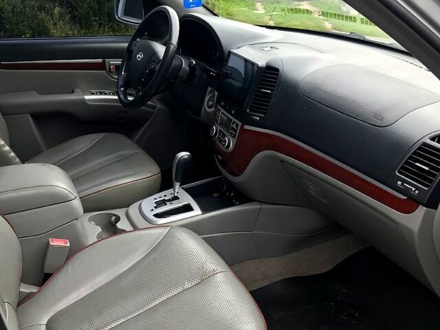 Серый Хендай Санта Фе, объемом двигателя 2.7 л и пробегом 169 тыс. км за 9300 $, фото 6 на Automoto.ua