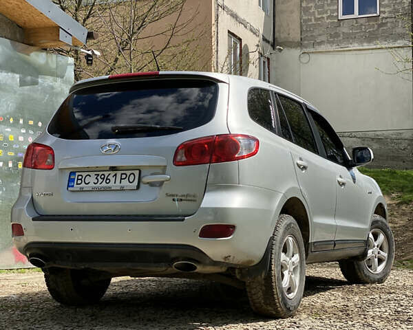 Серый Хендай Санта Фе, объемом двигателя 2.7 л и пробегом 245 тыс. км за 8800 $, фото 4 на Automoto.ua