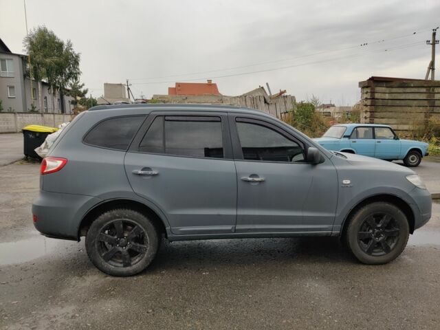 Серый Хендай Санта Фе, объемом двигателя 2.2 л и пробегом 330 тыс. км за 6050 $, фото 5 на Automoto.ua