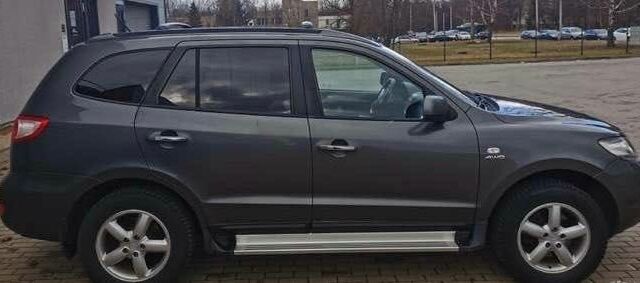 Серый Хендай Санта Фе, объемом двигателя 2.2 л и пробегом 330 тыс. км за 8600 $, фото 2 на Automoto.ua