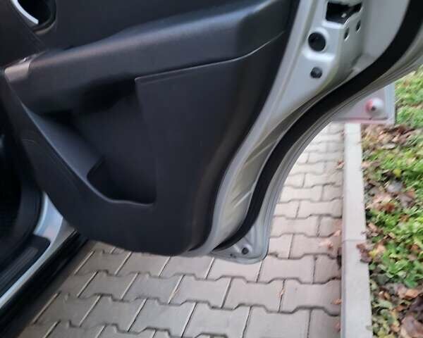 Серый Хендай Санта Фе, объемом двигателя 2.19 л и пробегом 302 тыс. км за 9990 $, фото 99 на Automoto.ua