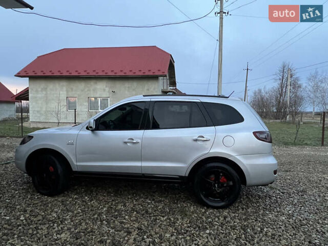 Серый Хендай Санта Фе, объемом двигателя 2.2 л и пробегом 205 тыс. км за 10300 $, фото 4 на Automoto.ua