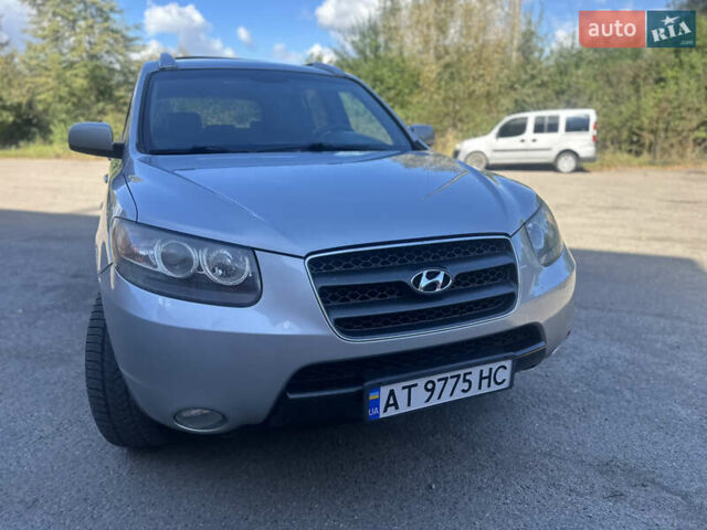 Серый Хендай Санта Фе, объемом двигателя 2.19 л и пробегом 301 тыс. км за 8500 $, фото 3 на Automoto.ua