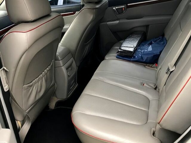 Серый Хендай Санта Фе, объемом двигателя 2.7 л и пробегом 169 тыс. км за 9300 $, фото 5 на Automoto.ua