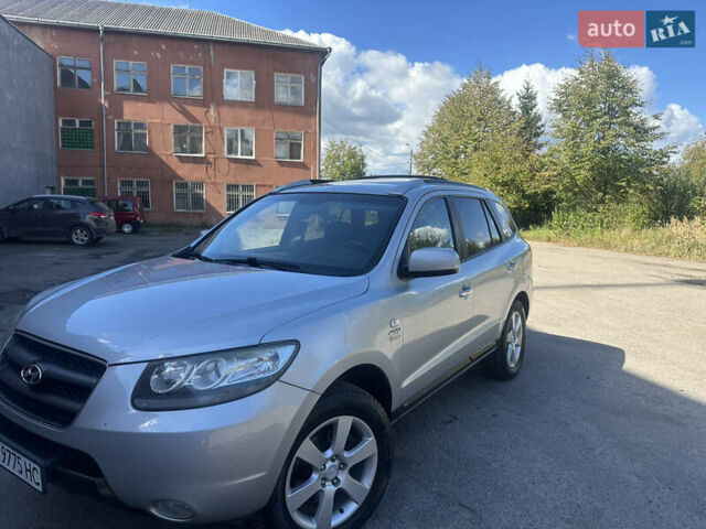 Серый Хендай Санта Фе, объемом двигателя 2.19 л и пробегом 301 тыс. км за 8500 $, фото 5 на Automoto.ua