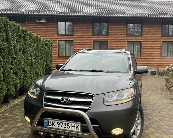 Серый Хендай Санта Фе, объемом двигателя 2.2 л и пробегом 268 тыс. км за 9000 $, фото 1 на Automoto.ua