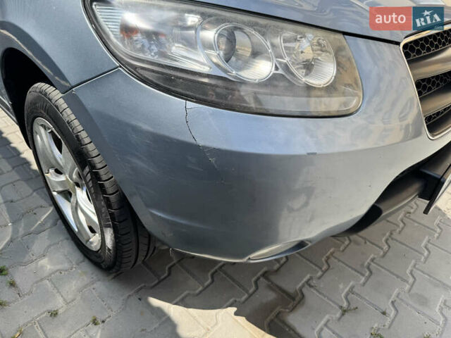 Серый Хендай Санта Фе, объемом двигателя 2.66 л и пробегом 255 тыс. км за 9500 $, фото 6 на Automoto.ua