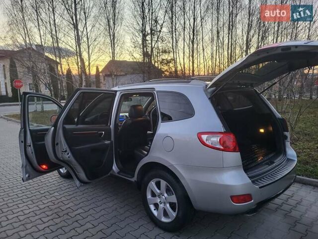 Серый Хендай Санта Фе, объемом двигателя 2.19 л и пробегом 302 тыс. км за 9990 $, фото 74 на Automoto.ua