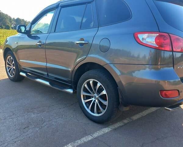 Серый Хендай Санта Фе, объемом двигателя 2.7 л и пробегом 197 тыс. км за 8600 $, фото 7 на Automoto.ua