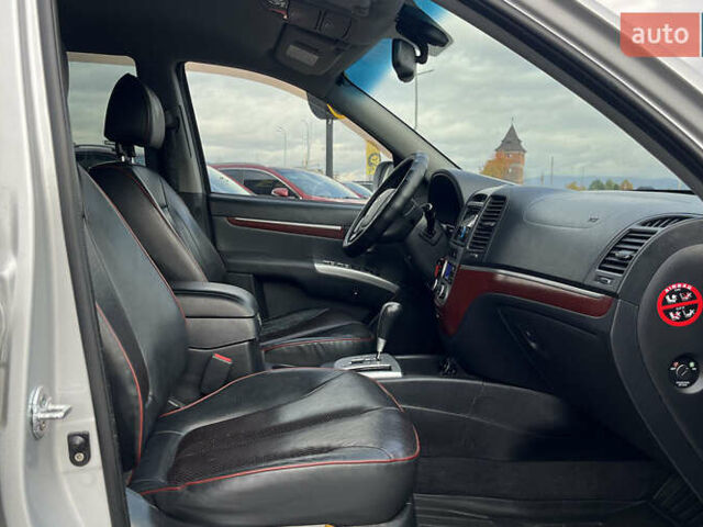 Серый Хендай Санта Фе, объемом двигателя 2.19 л и пробегом 254 тыс. км за 11300 $, фото 23 на Automoto.ua