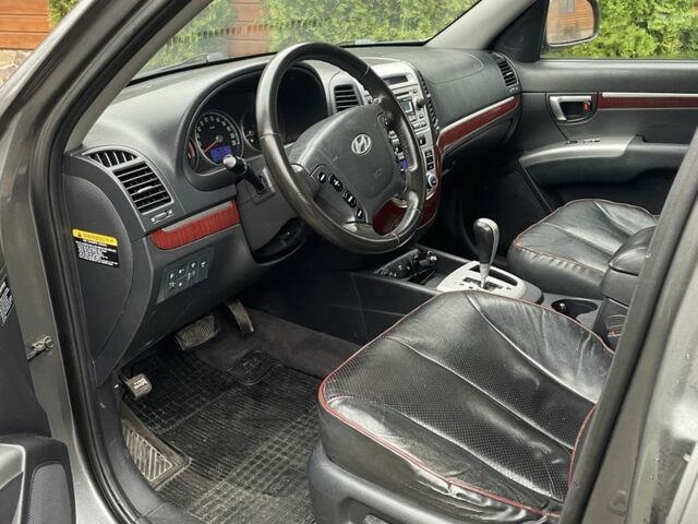 Серый Хендай Санта Фе, объемом двигателя 2.2 л и пробегом 268 тыс. км за 9000 $, фото 11 на Automoto.ua