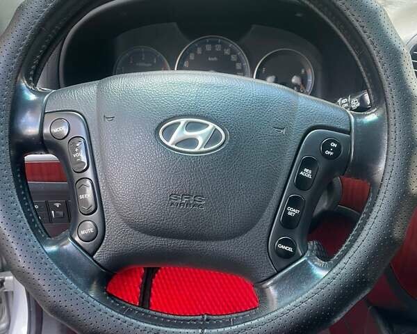 Серый Хендай Санта Фе, объемом двигателя 2.19 л и пробегом 297 тыс. км за 8600 $, фото 4 на Automoto.ua