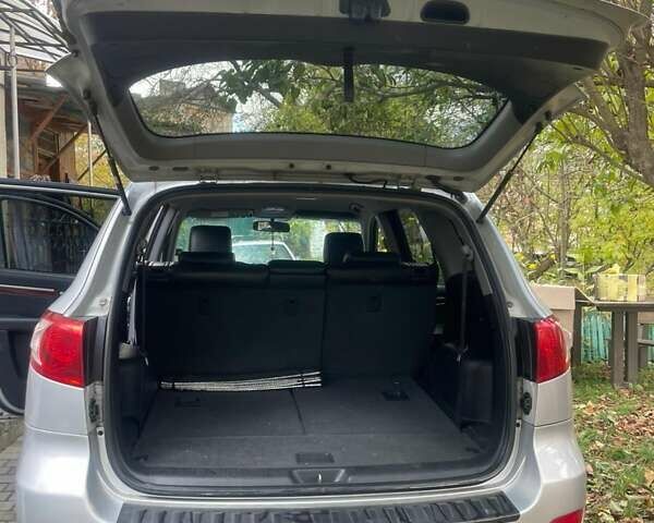 Серый Хендай Санта Фе, объемом двигателя 2.19 л и пробегом 297 тыс. км за 8600 $, фото 7 на Automoto.ua