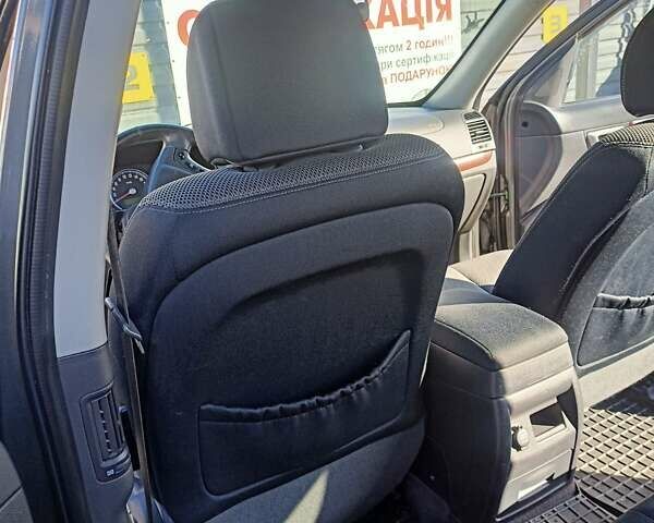 Сірий Хендай Санта Фе, об'ємом двигуна 2.7 л та пробігом 248 тис. км за 8500 $, фото 20 на Automoto.ua