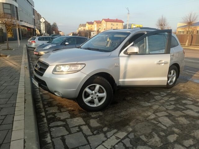 Серый Хендай Санта Фе, объемом двигателя 2.2 л и пробегом 309 тыс. км за 11000 $, фото 4 на Automoto.ua