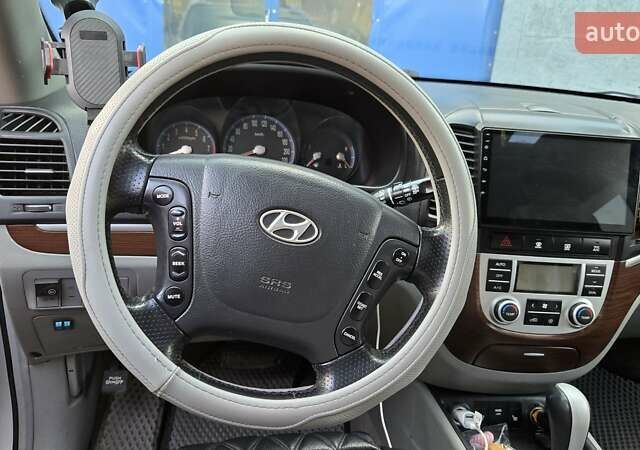 Сірий Хендай Санта Фе, об'ємом двигуна 2.66 л та пробігом 273 тис. км за 10500 $, фото 9 на Automoto.ua
