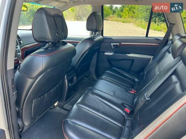 Серый Хендай Санта Фе, объемом двигателя 2.2 л и пробегом 310 тыс. км за 8900 $, фото 5 на Automoto.ua