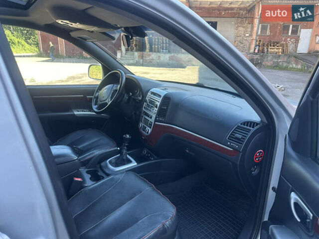 Серый Хендай Санта Фе, объемом двигателя 2.19 л и пробегом 301 тыс. км за 8500 $, фото 25 на Automoto.ua