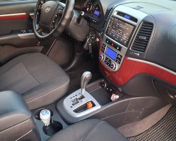 Серый Хендай Санта Фе, объемом двигателя 2.2 л и пробегом 249 тыс. км за 9000 $, фото 9 на Automoto.ua