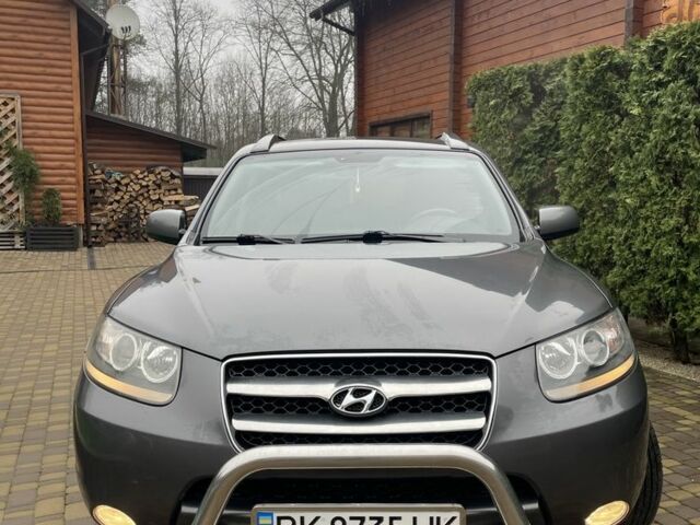 Серый Хендай Санта Фе, объемом двигателя 2.2 л и пробегом 268 тыс. км за 9000 $, фото 5 на Automoto.ua