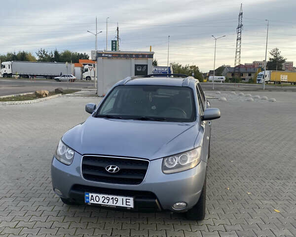 Серый Хендай Санта Фе, объемом двигателя 2.19 л и пробегом 334 тыс. км за 10000 $, фото 8 на Automoto.ua