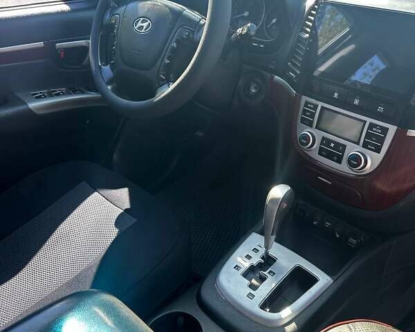 Серый Хендай Санта Фе, объемом двигателя 2.2 л и пробегом 241 тыс. км за 8900 $, фото 16 на Automoto.ua