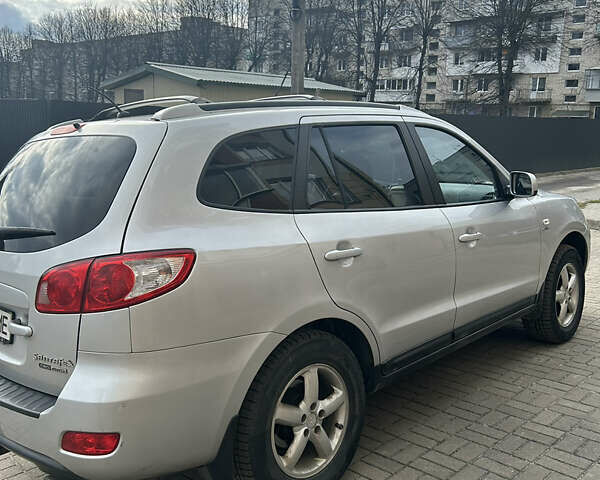 Серый Хендай Санта Фе, объемом двигателя 2.19 л и пробегом 249 тыс. км за 8300 $, фото 3 на Automoto.ua