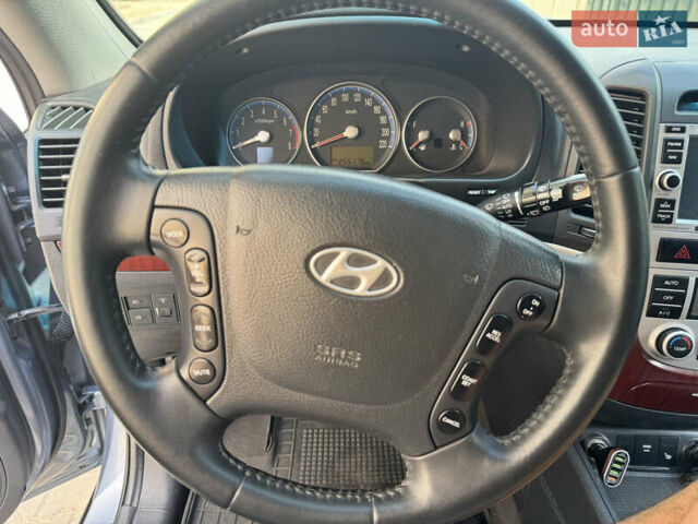 Серый Хендай Санта Фе, объемом двигателя 2.66 л и пробегом 255 тыс. км за 9500 $, фото 12 на Automoto.ua