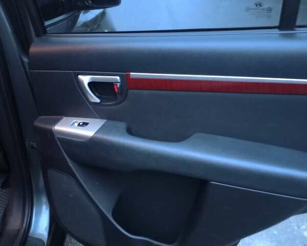 Серый Хендай Санта Фе, объемом двигателя 2.2 л и пробегом 324 тыс. км за 9700 $, фото 10 на Automoto.ua