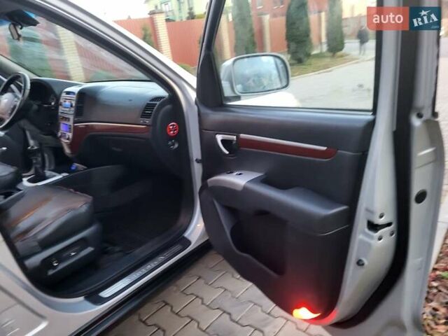 Серый Хендай Санта Фе, объемом двигателя 2.19 л и пробегом 302 тыс. км за 9990 $, фото 94 на Automoto.ua