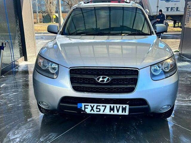 Серый Хендай Санта Фе, объемом двигателя 2.2 л и пробегом 170 тыс. км за 4200 $, фото 6 на Automoto.ua