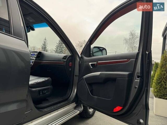 Сірий Хендай Санта Фе, об'ємом двигуна 2.19 л та пробігом 284 тис. км за 8400 $, фото 66 на Automoto.ua