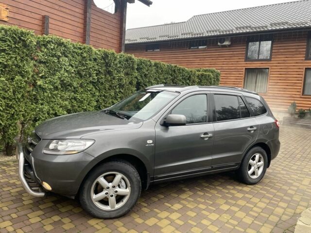 Серый Хендай Санта Фе, объемом двигателя 2.2 л и пробегом 268 тыс. км за 9000 $, фото 3 на Automoto.ua