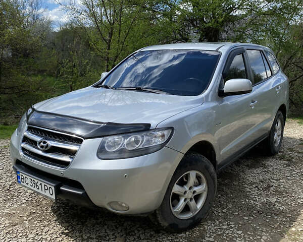 Серый Хендай Санта Фе, объемом двигателя 2.7 л и пробегом 245 тыс. км за 8800 $, фото 7 на Automoto.ua