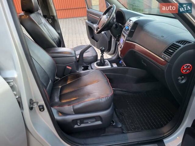 Серый Хендай Санта Фе, объемом двигателя 2.19 л и пробегом 302 тыс. км за 9990 $, фото 93 на Automoto.ua