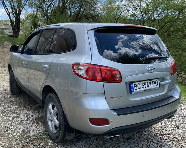 Серый Хендай Санта Фе, объемом двигателя 2.7 л и пробегом 245 тыс. км за 8800 $, фото 9 на Automoto.ua