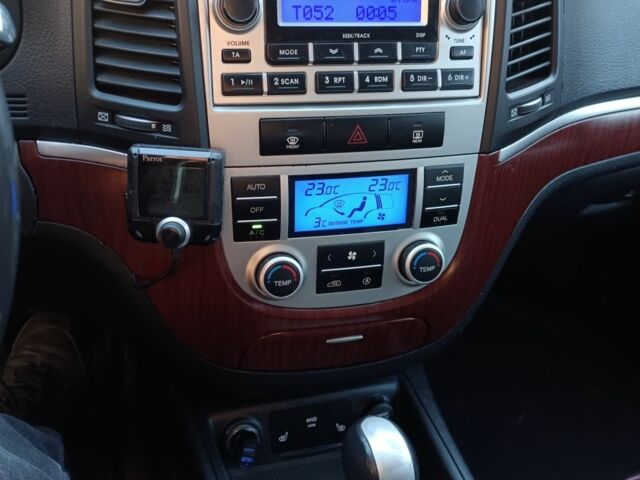 Серый Хендай Санта Фе, объемом двигателя 2.2 л и пробегом 240 тыс. км за 5300 $, фото 4 на Automoto.ua