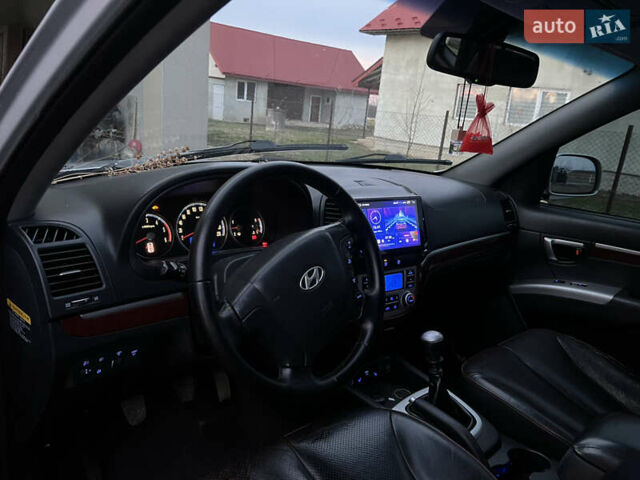 Серый Хендай Санта Фе, объемом двигателя 2.2 л и пробегом 205 тыс. км за 10300 $, фото 20 на Automoto.ua