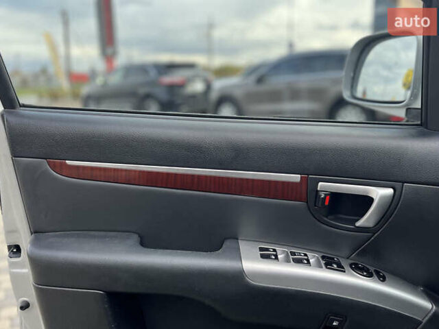 Серый Хендай Санта Фе, объемом двигателя 2.19 л и пробегом 254 тыс. км за 11300 $, фото 19 на Automoto.ua