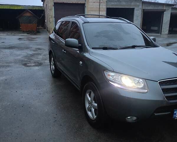 Серый Хендай Санта Фе, объемом двигателя 2.2 л и пробегом 324 тыс. км за 9700 $, фото 5 на Automoto.ua