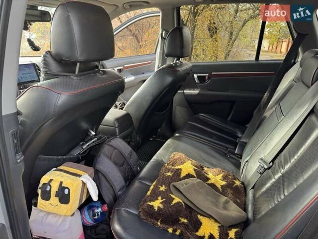 Серый Хендай Санта Фе, объемом двигателя 2.2 л и пробегом 232 тыс. км за 10500 $, фото 24 на Automoto.ua