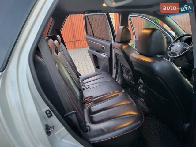 Серый Хендай Санта Фе, объемом двигателя 2.19 л и пробегом 302 тыс. км за 9990 $, фото 98 на Automoto.ua