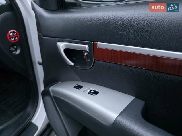 Серый Хендай Санта Фе, объемом двигателя 2.2 л и пробегом 251 тыс. км за 9333 $, фото 36 на Automoto.ua