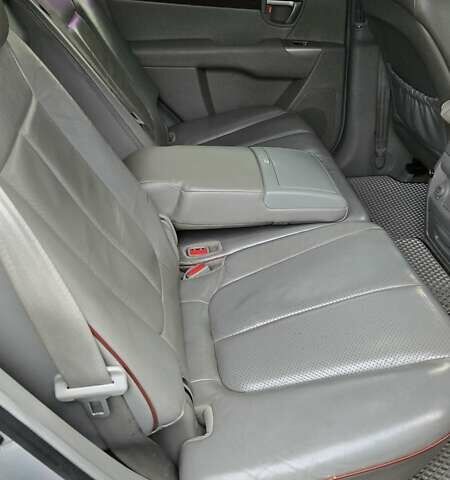 Сірий Хендай Санта Фе, об'ємом двигуна 2.66 л та пробігом 273 тис. км за 10500 $, фото 5 на Automoto.ua