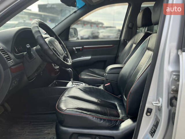 Серый Хендай Санта Фе, объемом двигателя 2.19 л и пробегом 254 тыс. км за 11300 $, фото 17 на Automoto.ua