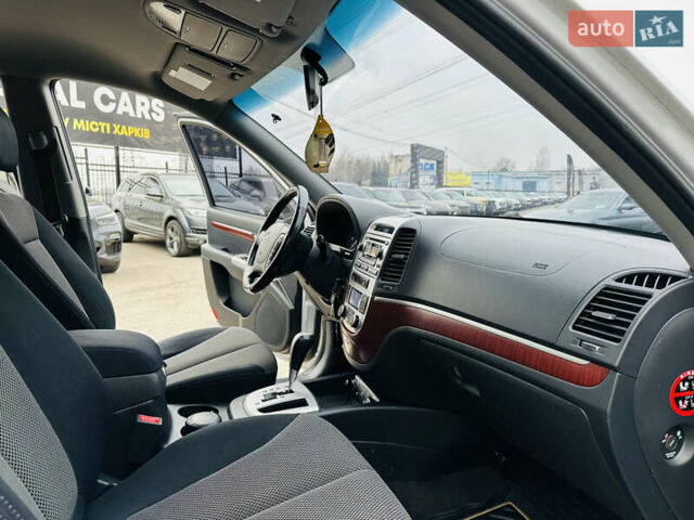 Серый Хендай Санта Фе, объемом двигателя 2.19 л и пробегом 290 тыс. км за 8999 $, фото 22 на Automoto.ua